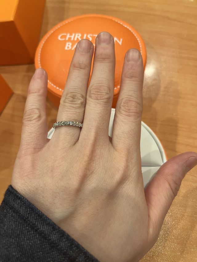 ダイヤ11石（0.25ct）のハーフエタニティです。