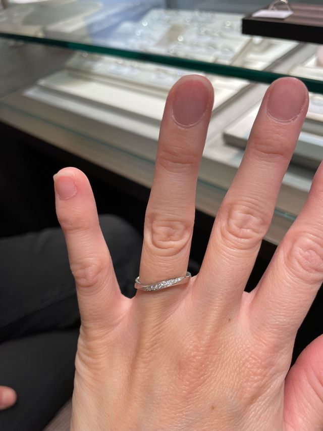指が綺麗に見えるデザインでした