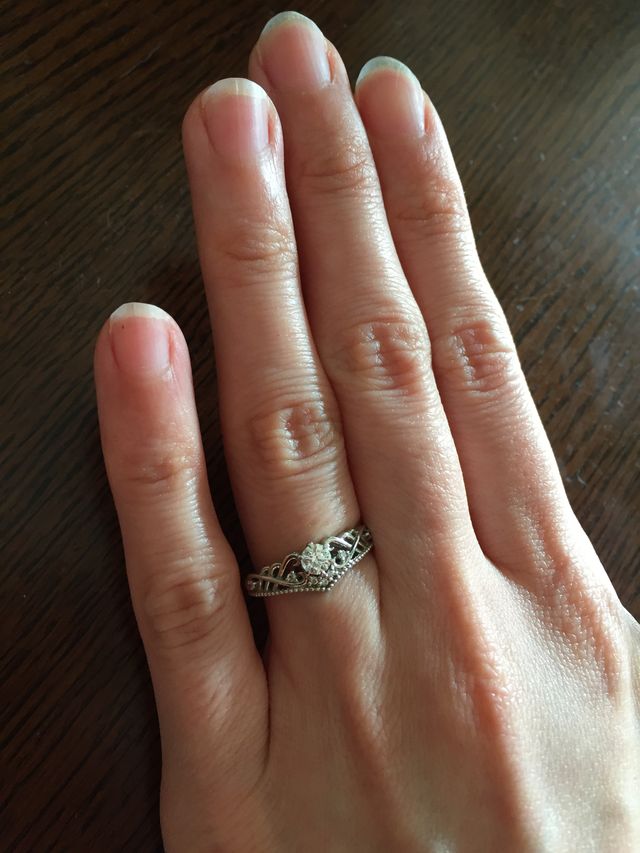 お互いのイニシャルとティアラのイメージで仕上げてくれました