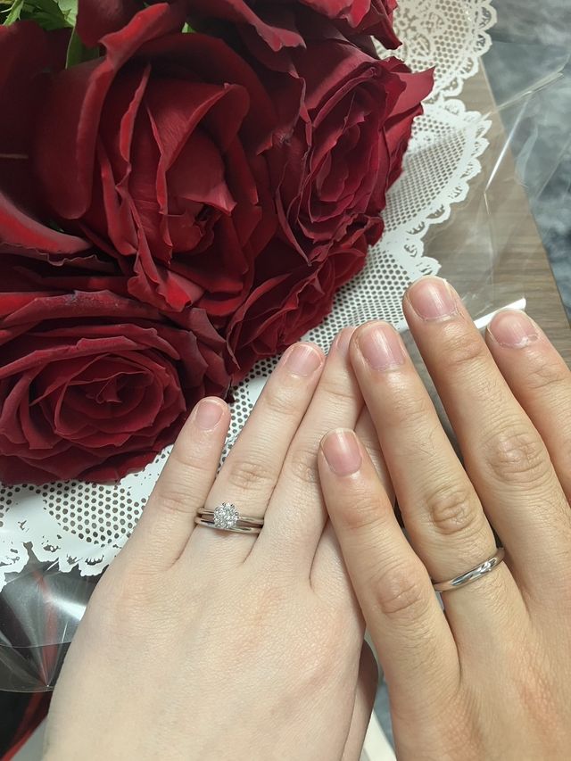 右の指輪になります！