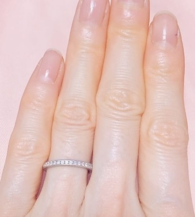 ダイヤが表側についています。