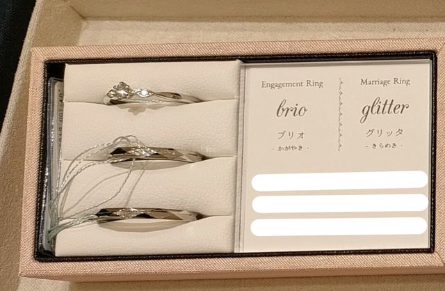 切り込みがあって見える角度でリングの光り方がかわります