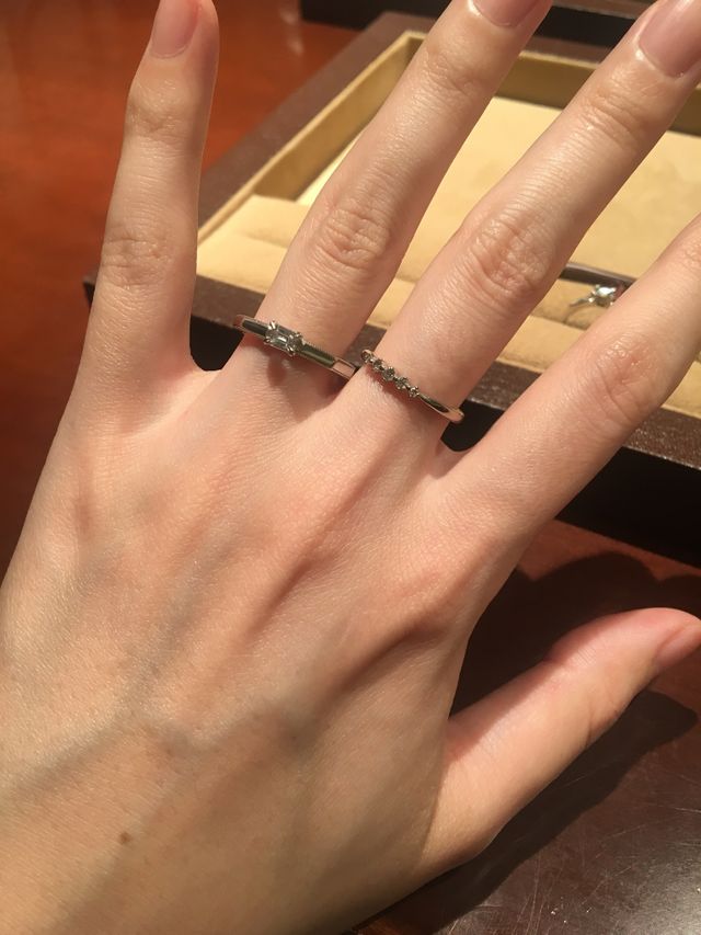 指輪を着用して撮影