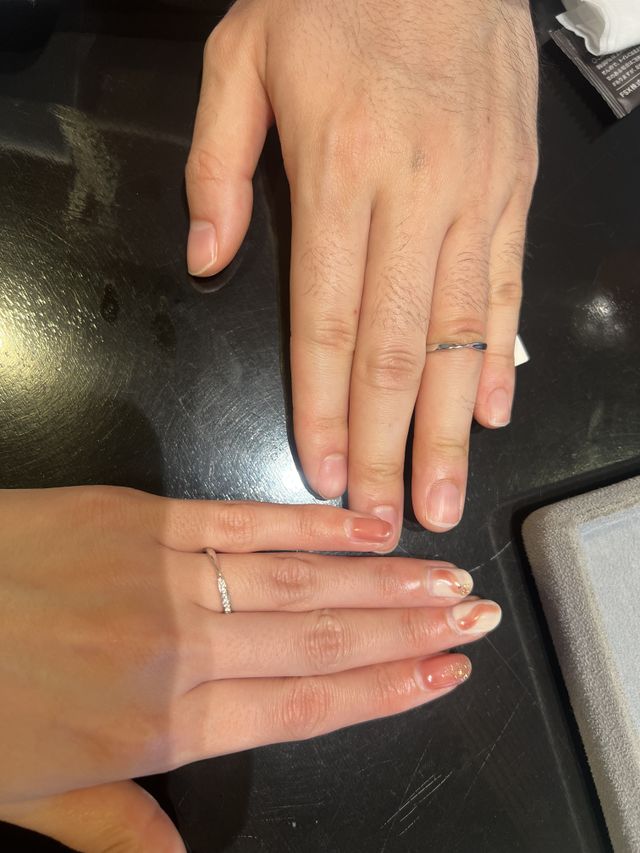 リボン型指輪着用写真です。