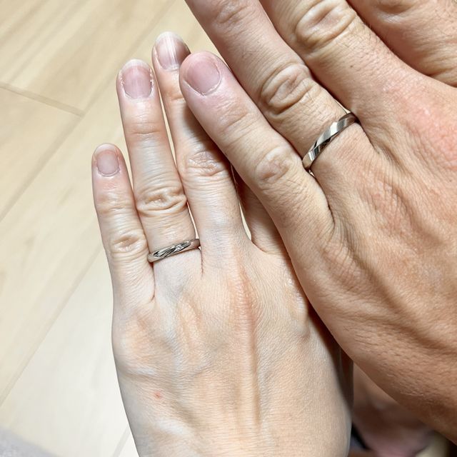 傷に強く飽きの来ないシンプルだけど存在感のあるリング