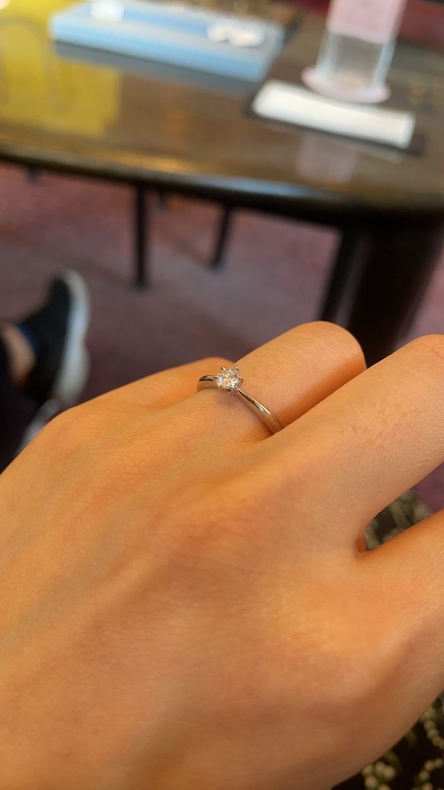 婚約指輪試着時に撮影