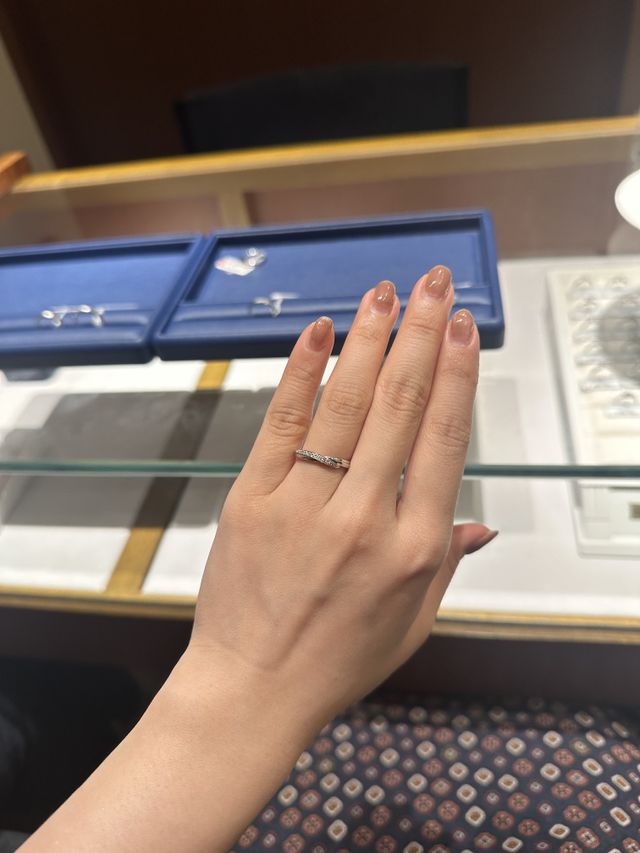 商品の試着をしている時の写真です。