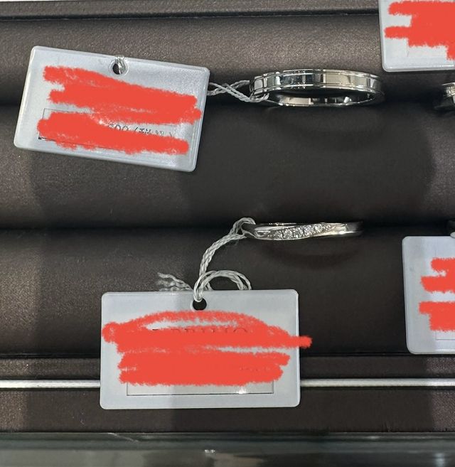 ペアではありませんが、上が主人で下が私のものです。