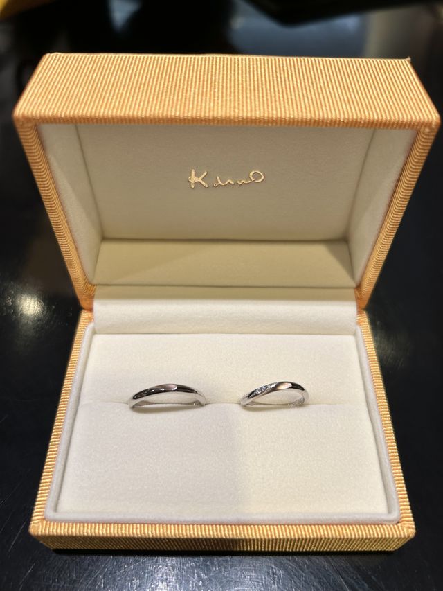 ２つ重なるとハートになるデザインにダイヤをカスタムしました