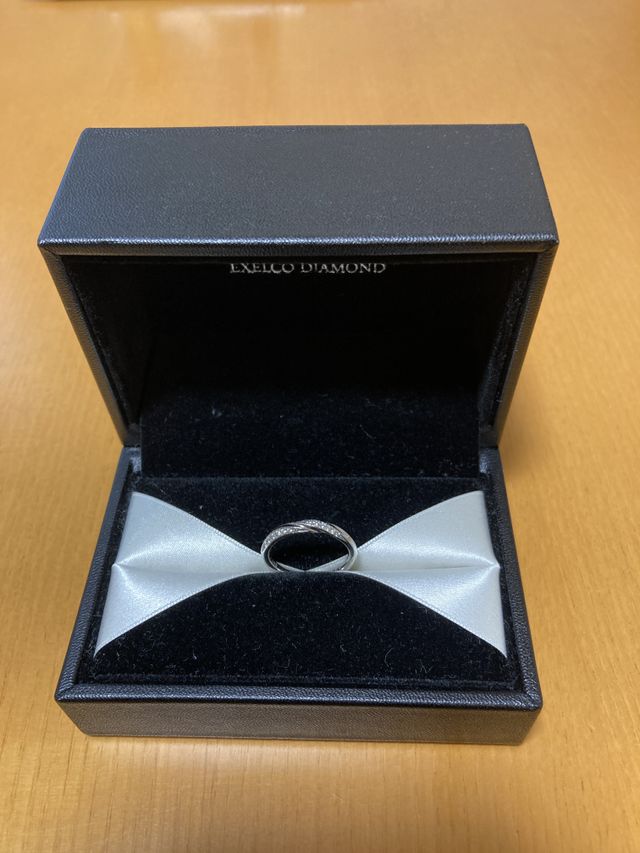 ケースに入れた指輪（正面）