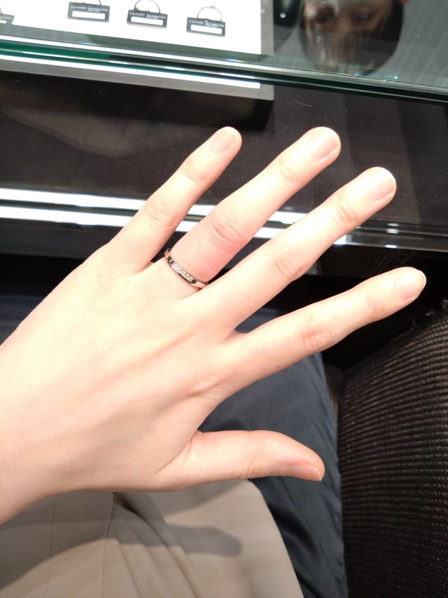 着用し、写真を撮らせていただきました。