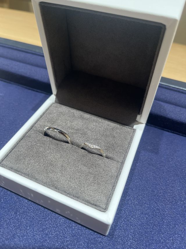 シンプルで、デザインがとても良く最高な指輪です。
