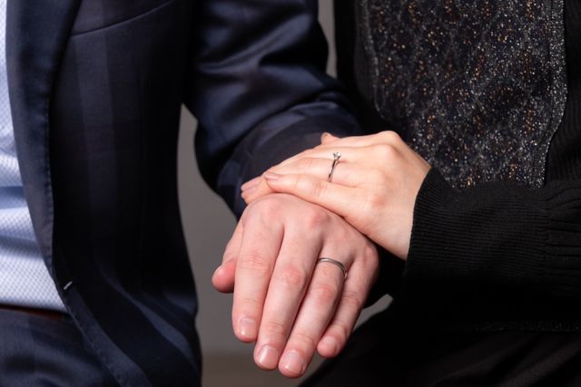 シンプルに指輪をつけてのショット