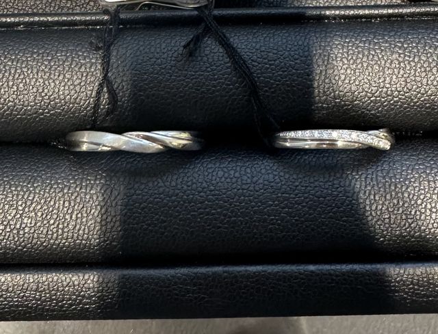 ペアの指輪です。
Xのデザインが気に入りました。