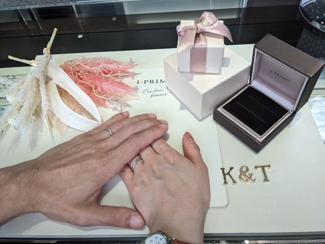 お店の方が背景を演出してくれて撮影しました。