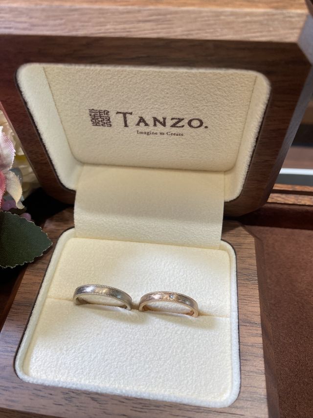 シャンパンゴールドとコーラルゴールド