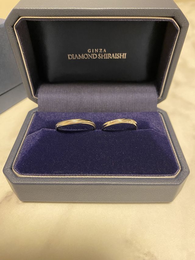 
女性&rarr;オプションなし
男性&rarr;女性のダイヤ部分にマット加工