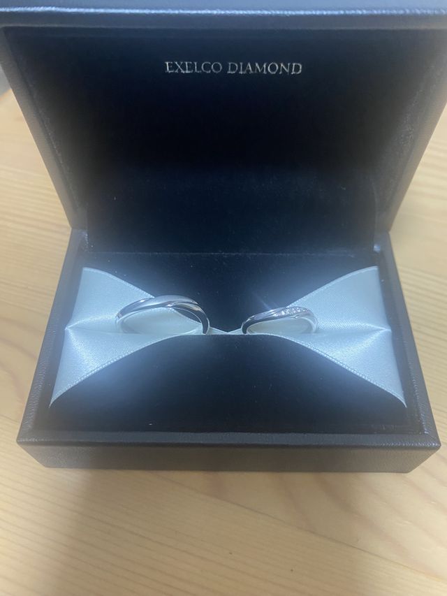 新郎リングには一部マット加工しています。