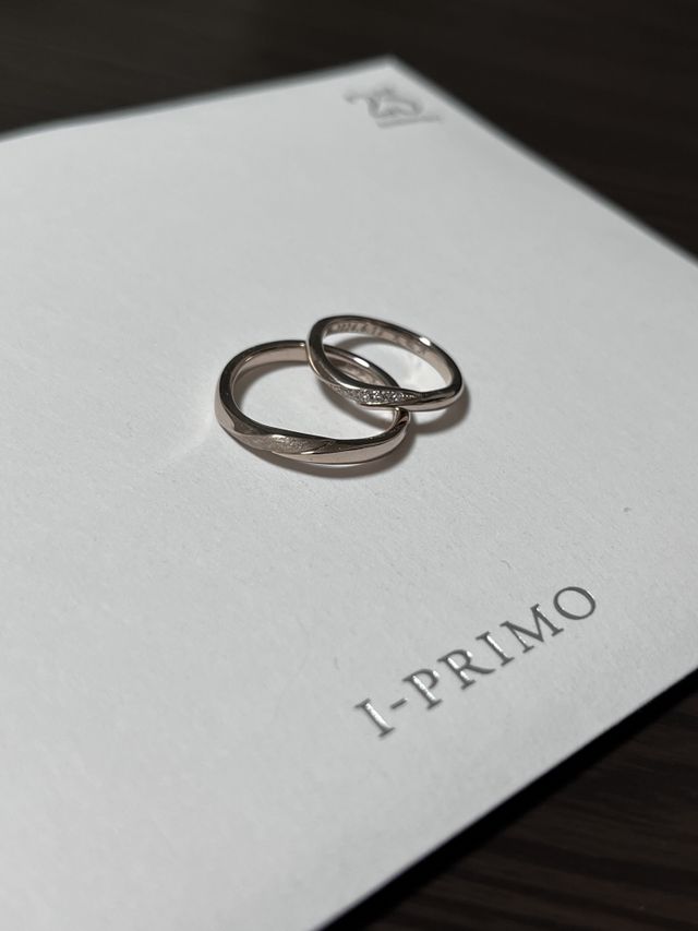 少し暗めですが指輪の写真です。