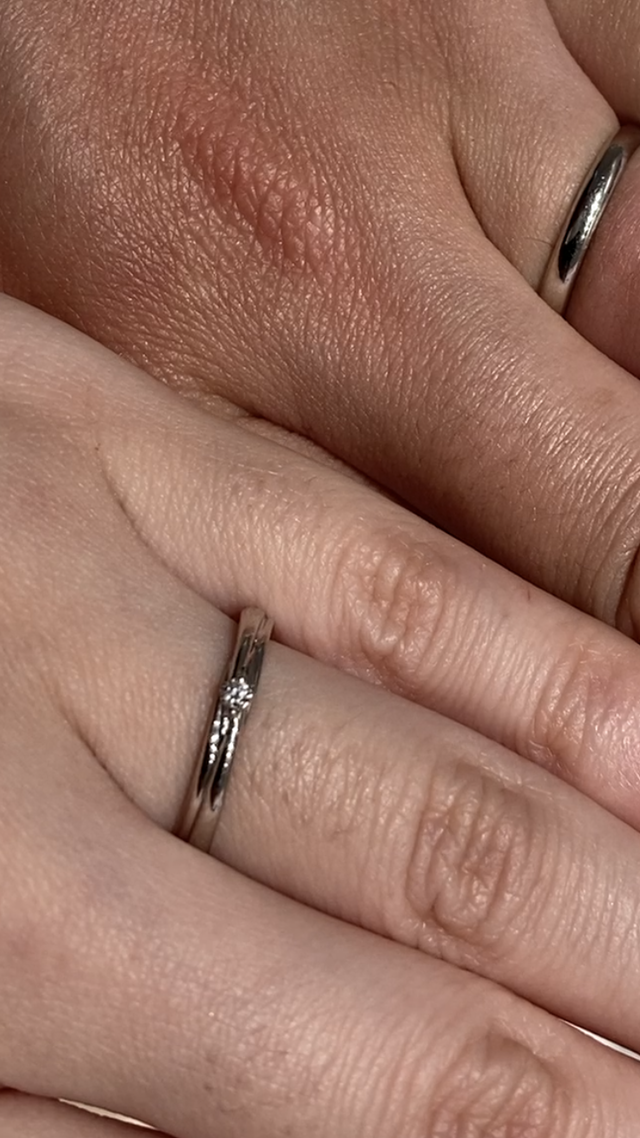 試着している写真