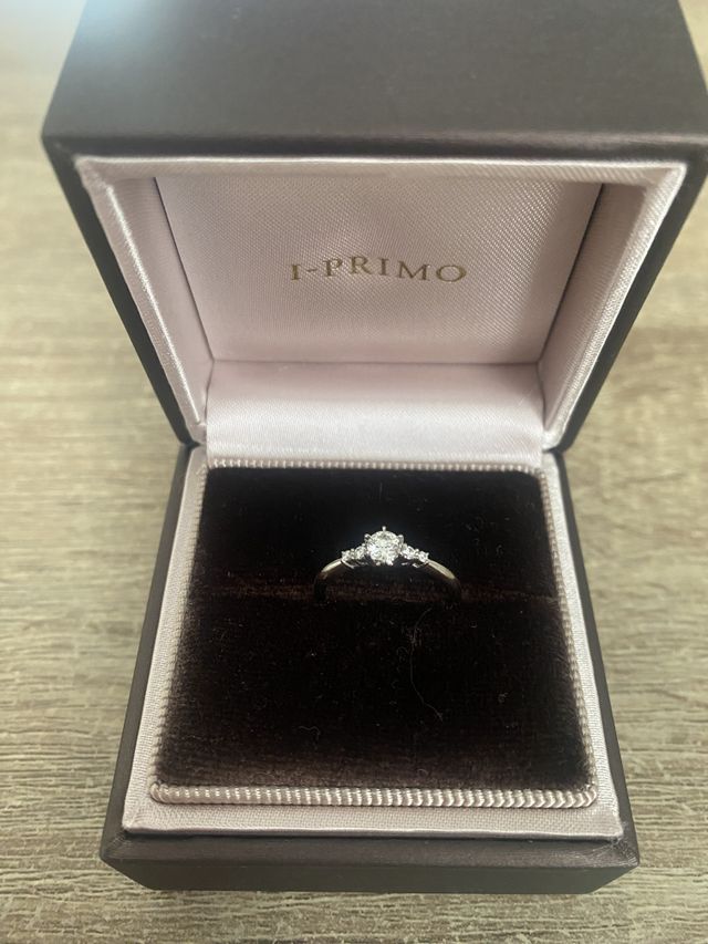 リングとリングボックス。ボックスは元々ついていたものです。