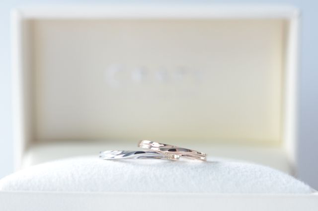 プラチナ900とピンクゴールド
鏡面　平打ち