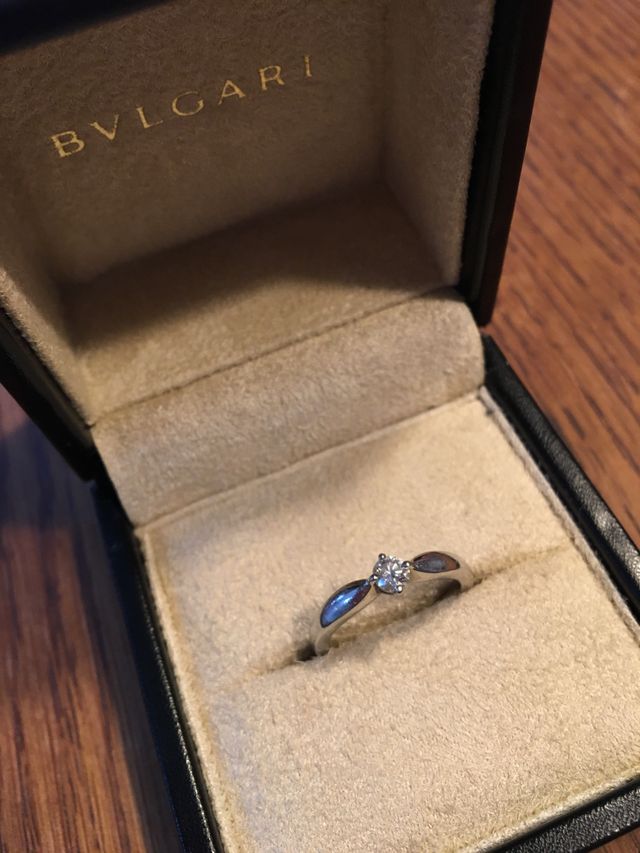 ブルガリの「トルチェッロ」0.23カラットのリングです。