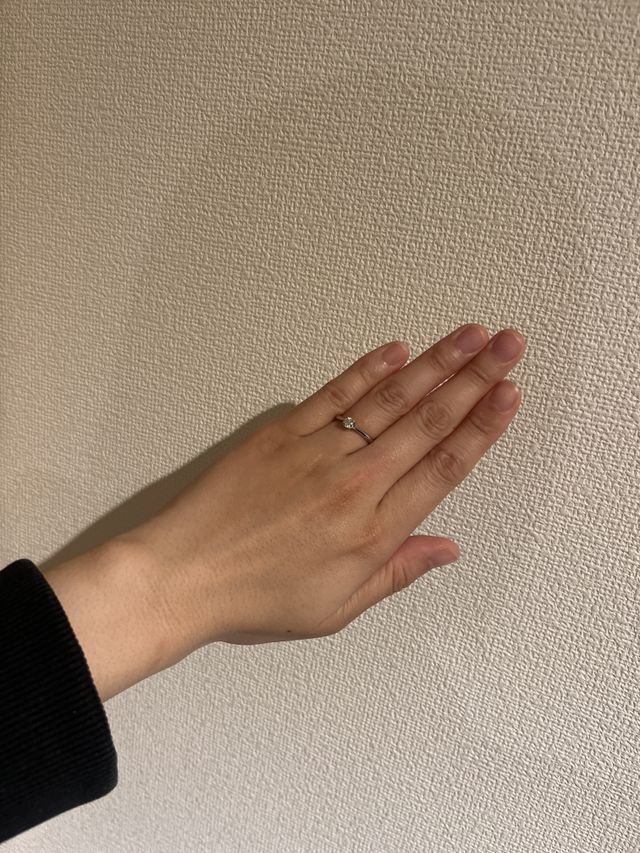 色黒の私でもシンプルなデザインなので手に馴染みやすいです。
