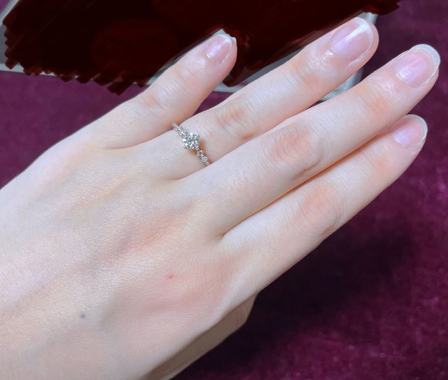 購入した指輪を着用