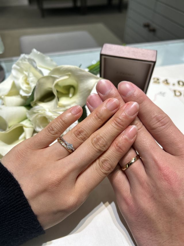 婚約指輪はプラチナ、結婚指輪はゴールドにしました。