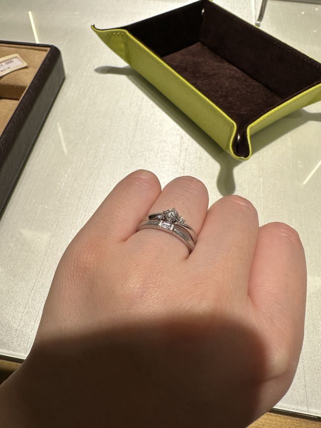 キラキラし過ぎないカットが珍しく素敵です