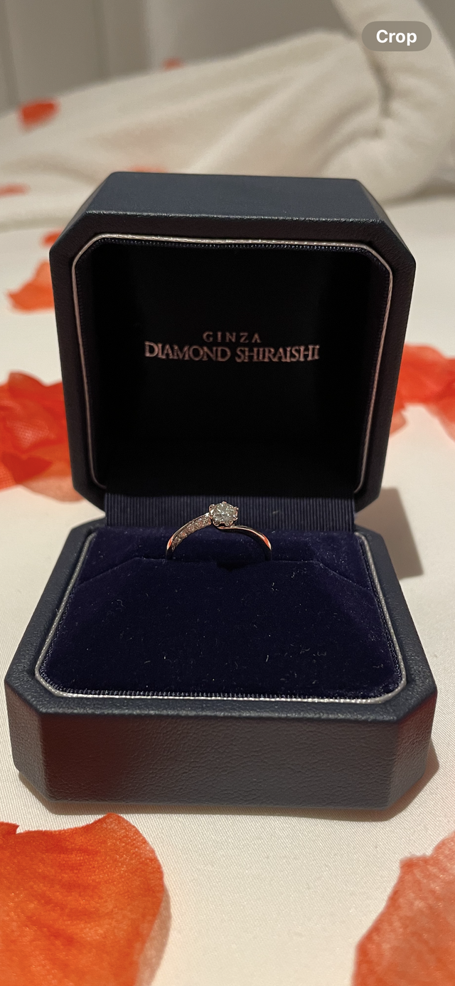 箱に入っている状態の指輪