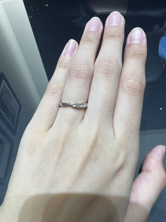 指が長く見える効果があり、綺麗に見える気がします。

