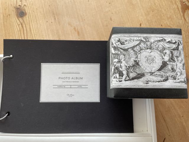 オルゴール付きケースと、婚約指輪の写真をプレゼントに感動。