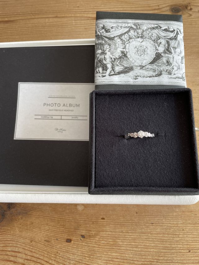 花冠デザインのリングがすごく可愛かった。