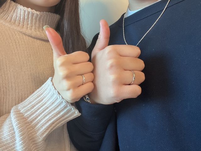 ②SNS報告用に指輪試着写真をとりました。