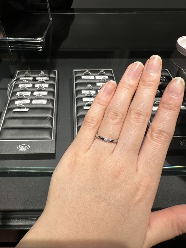 ミル打ちがかわいらしく、繊細な雰囲気です