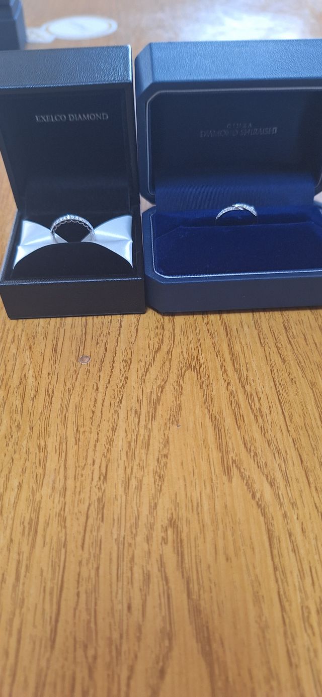 婚約指輪と結婚指輪です。
