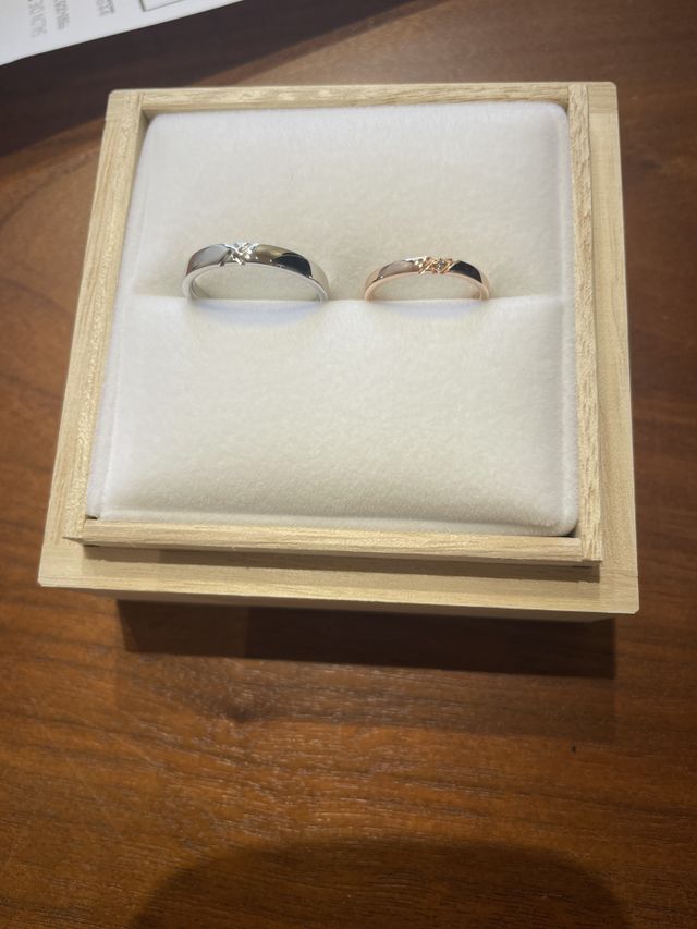 シンプルながら個性的なデザインに惹かれ購入しました。