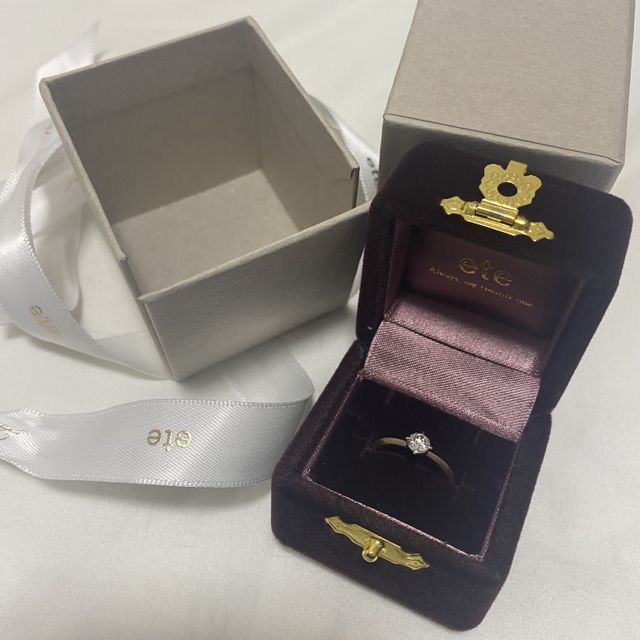 婚約指輪と入れ物