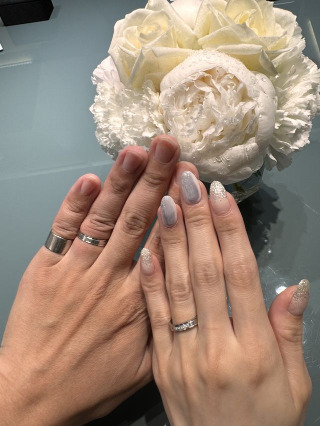 指輪をつけている写真です