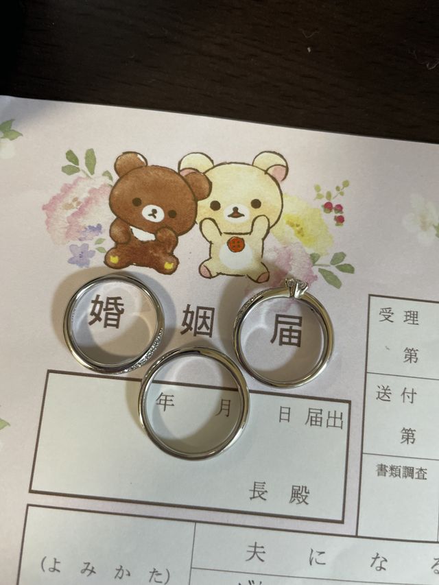 提出した婚姻届と撮った写真