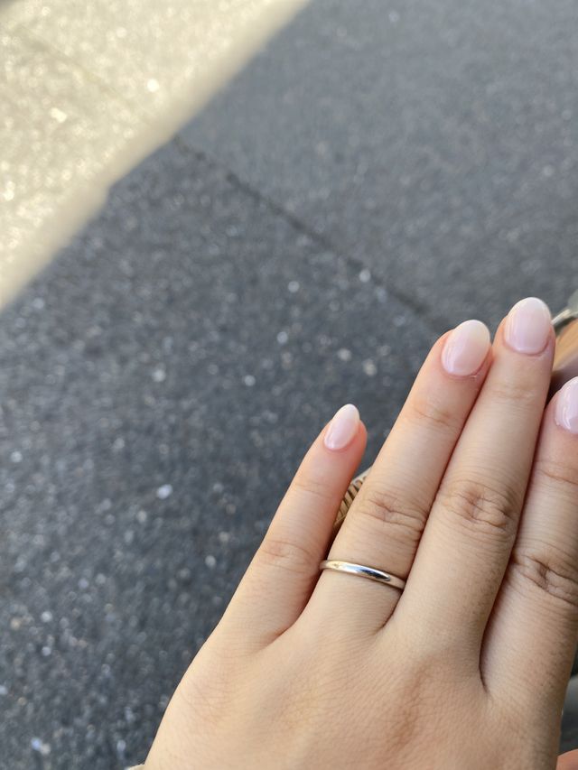 指輪をつけている写真です