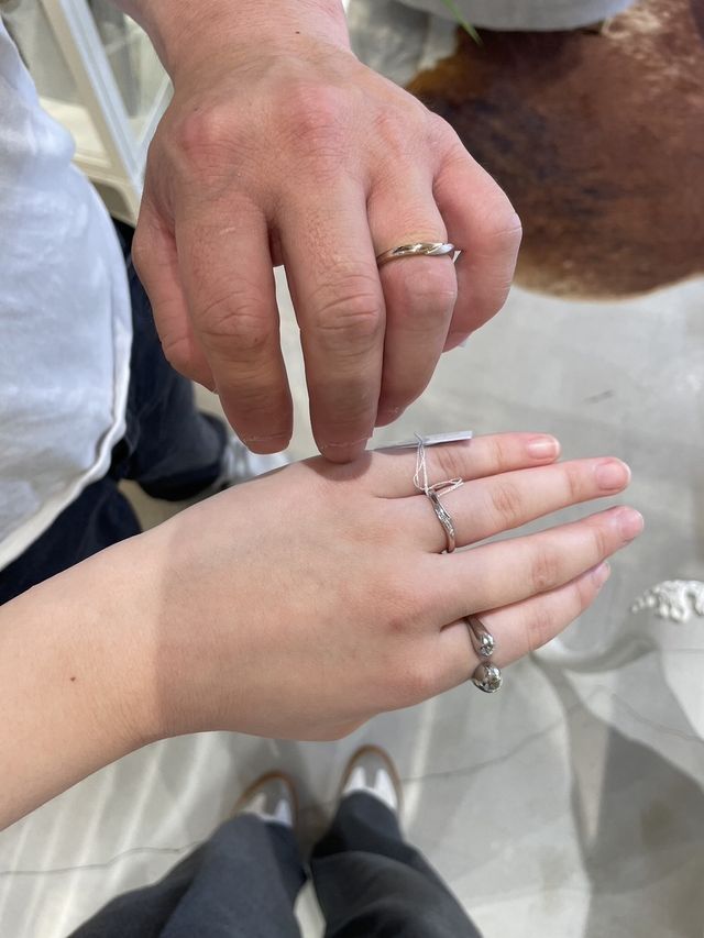 指輪がウェーブになっていていい