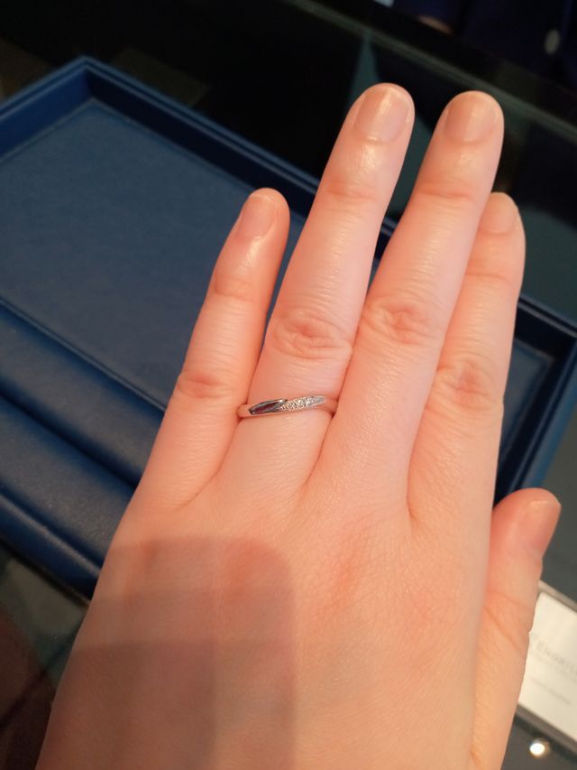 結婚指輪の試着時の写真です。
