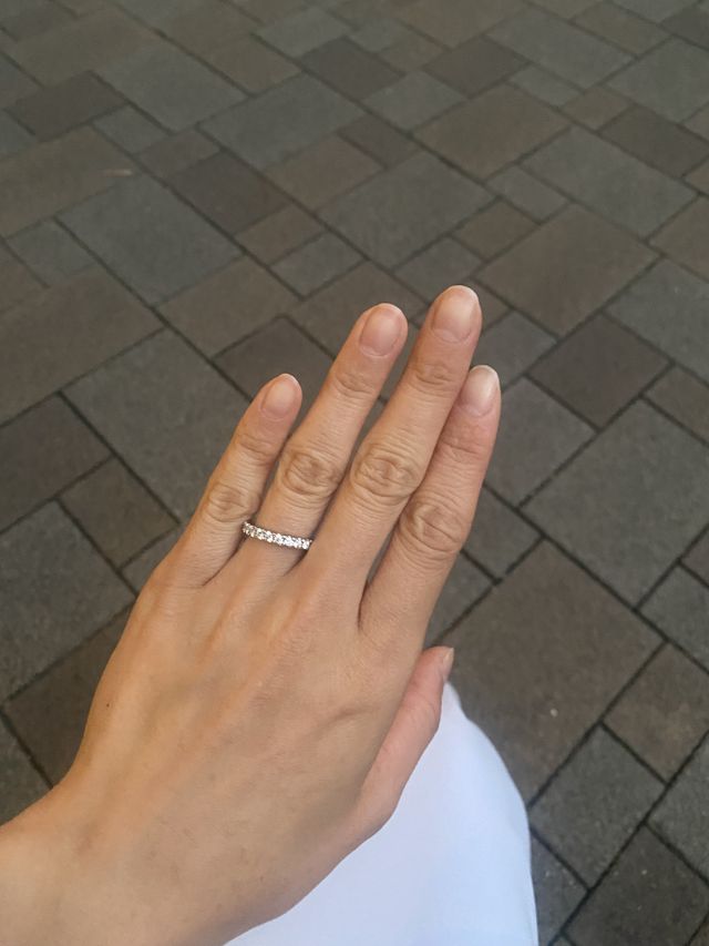 アルバのハーフエタニティリングです