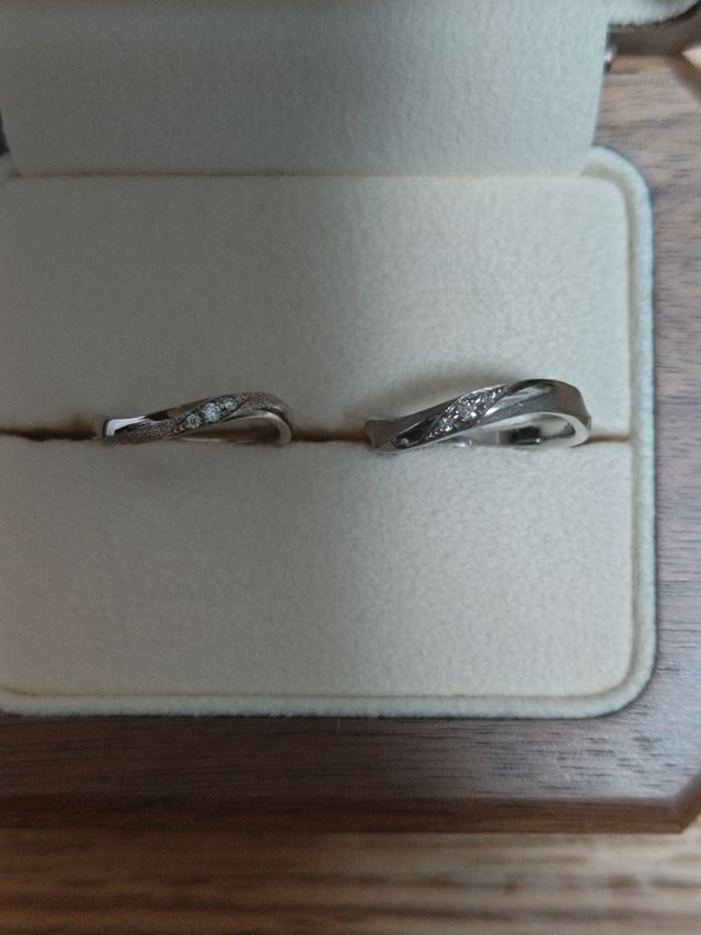 左が私、右が夫の指輪です