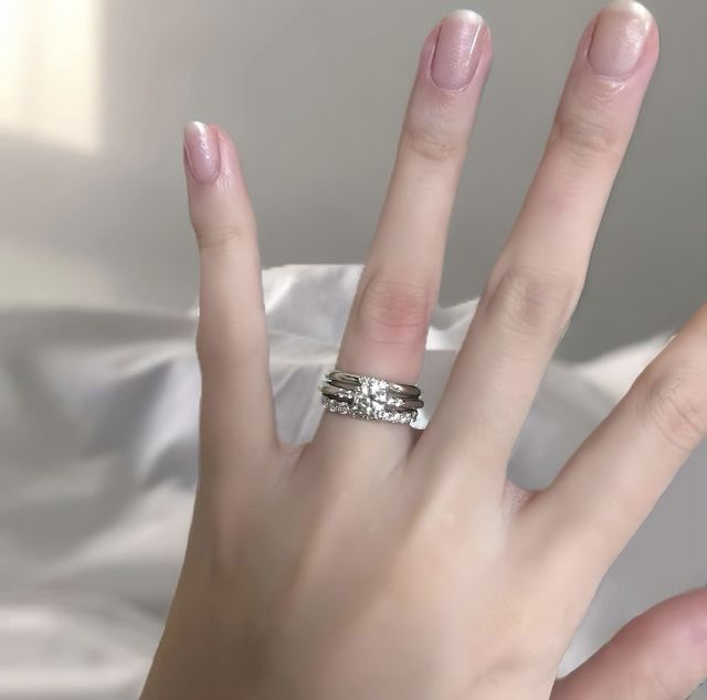 ティファニーのエタニティリングと結婚指輪と重ね付けしたもの