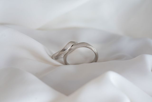 ねじれをいれていただき、シンプルですが映える指輪になりました