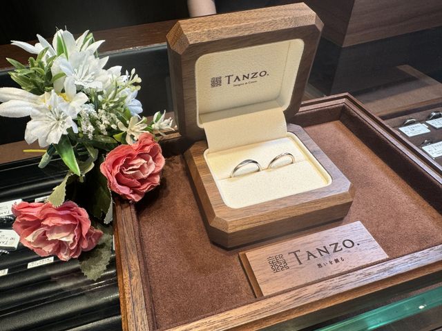 TANZOオリジナルのクルミの木で出来たボックスと共に&hellip;♡